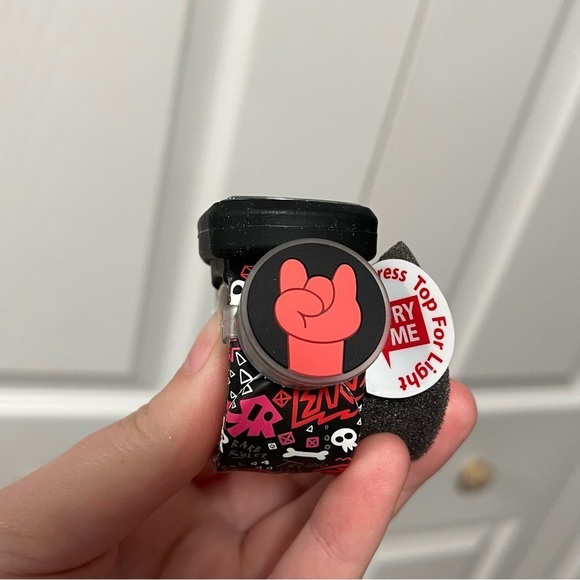 Trolls World Tour NEW kids wrist watch in metal box - Picture 3 of 9